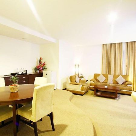 Plaza Inn Kendari Exterior photo