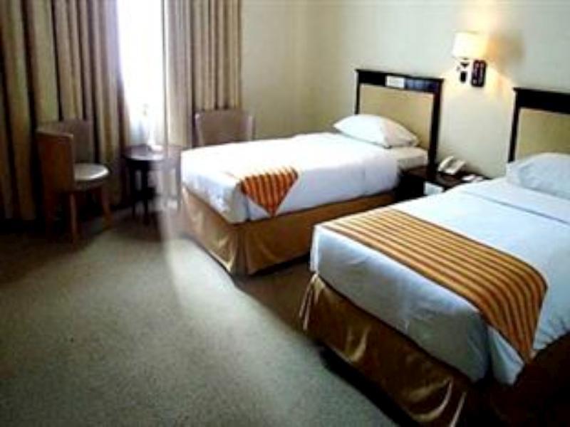Plaza Inn Kendari Exterior photo