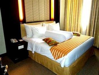 Plaza Inn Kendari Exterior photo