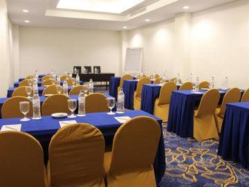 Plaza Inn Kendari Exterior photo