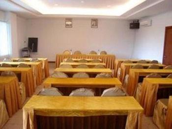 Plaza Inn Kendari Exterior photo