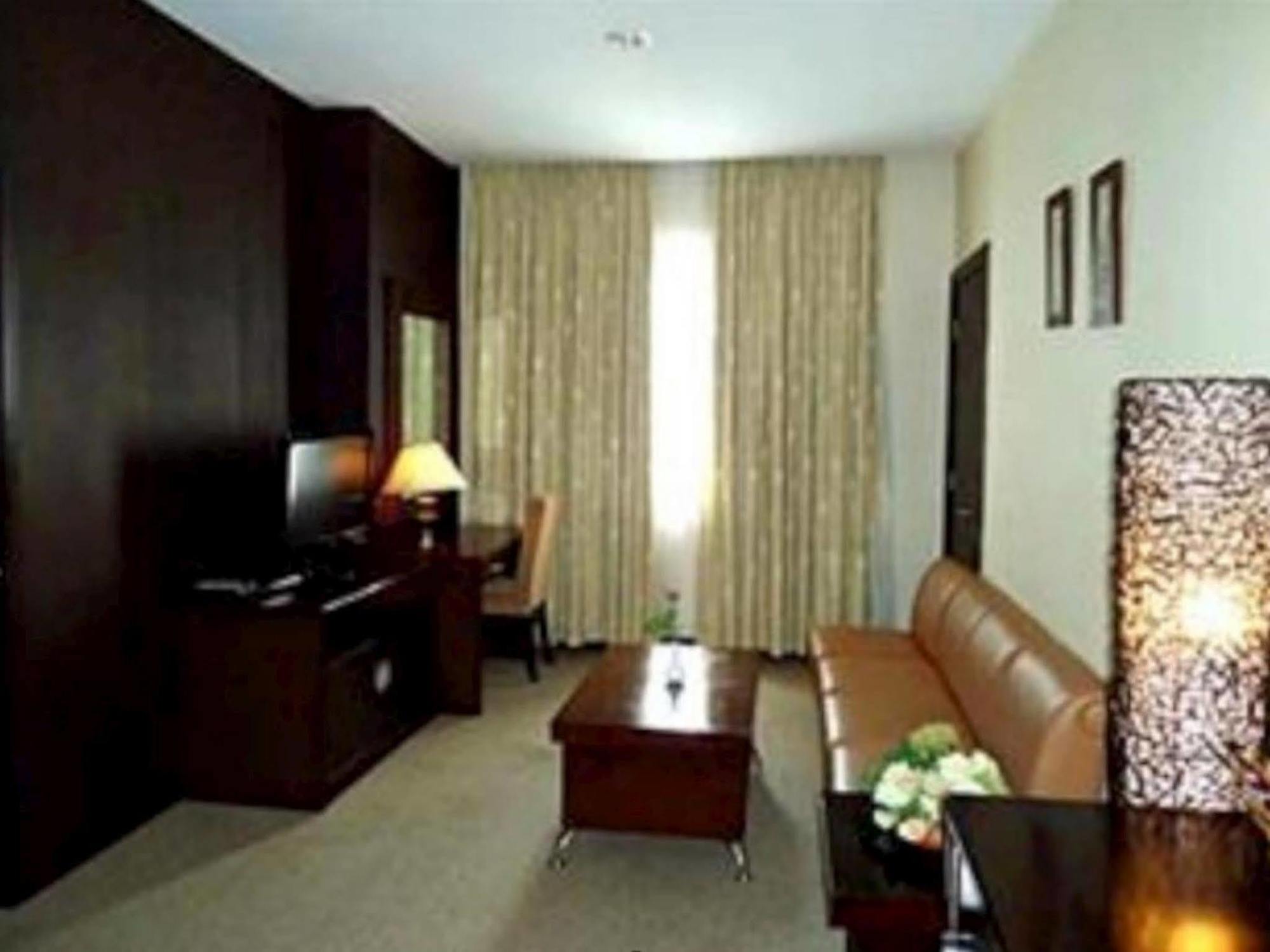 Plaza Inn Kendari Exterior photo