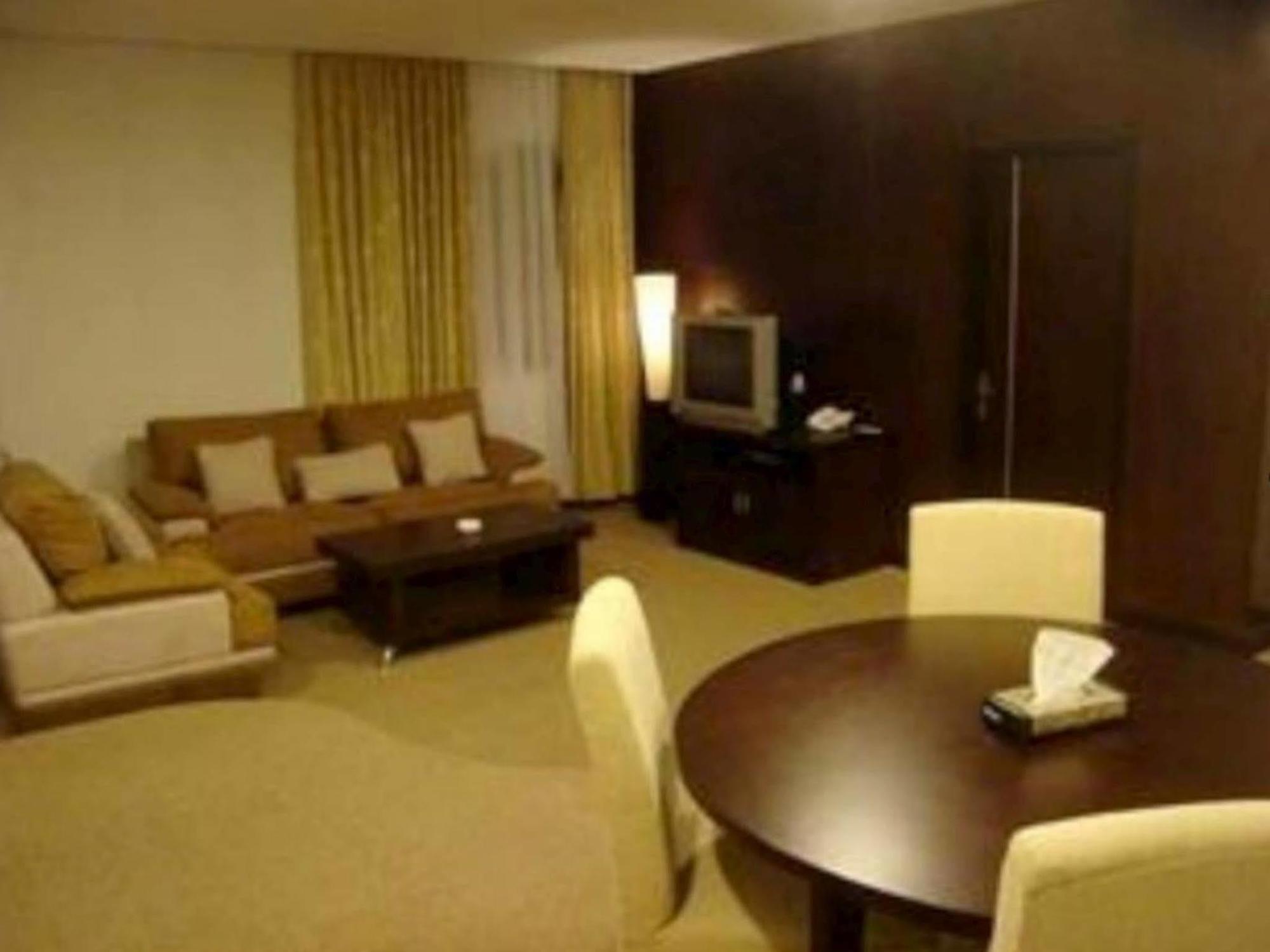 Plaza Inn Kendari Exterior photo